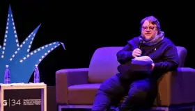 Guillermo del Toro pagará boletos de avión a equipo matemático para olimpiada