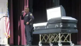 Reciben graduantes conferencia 