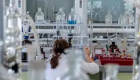 Investigan a farmacéutica por brote infeccioso en Jalisco