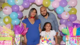 Miley festeja
rodeada de cariño