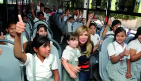 Entrega camiones escolares