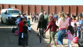 Se entregan mil 700 migrantes