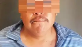 Sorprendido cuando
golpeaba a su pareja