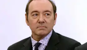  Kevin Spacey comparece en la corte en caso de abuso