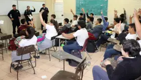 Previenen a estudiantes sobre delitos