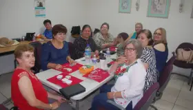 Refuerzan en Casa Club conocimientos en bisutería