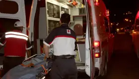 Agrede a golpes a familiar