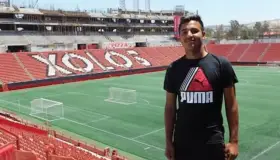 Se convierte en Xoloitzcuintle