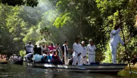 Vaticano considera por primera vez a sacerdotes casados