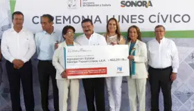 Entrega SEC donativo para lucha contra cáncer