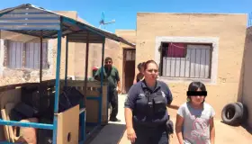 Investigan cuidado de una niña por los padres