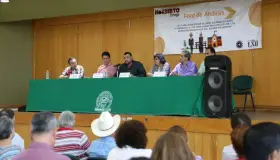 Socializan ley de apoyo a maestros
