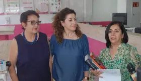 Recibe dotación de libros &#039;Grupo Las Flores&#039;