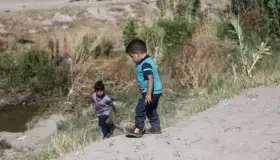 Mueren mujer y 3 niños, al parecer migrantes, en frontera México-EU