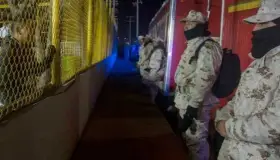 Veinte mil elementos vigilan fronteras para contener migrantes