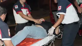 Escenifican damas riña callejera