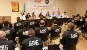 Reconoce OXXO a agentes de la AMIC