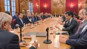 AMLO firma con bancos acuerdo por 8 mil mdd para refinanciar Pemex