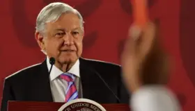 AMLO anuncia albergues y 40 mil empleos para migrantes