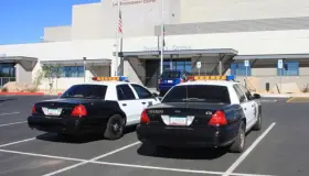 Agrede a esposa cuando conducía