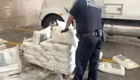 Decomisan media tonelada de cristal