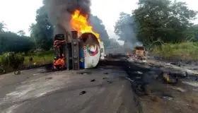 Explota pipa en Nigeria; al menos 50 muertos