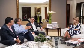 Se reúne Gobernadora con directivos de Empresa Ford