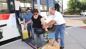 Beneficia a más familias el transporte adaptado