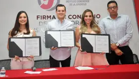 Entrega Estado apoyo a jóvenes