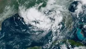 Emiten alerta en EU por probable huracán en el Golfo de México