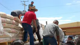 Apoya Alcalde a 49 familias