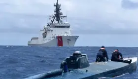 Furiosa persecución de narcosubmarino acaba en captura