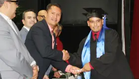 Gradúan quince jóvenes especiales en Educación Media