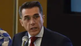 Sergio Mayer se pronuncia contra censura a narcoseries