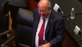 Niegan suspensión a Romero Deschamps; sin orden de captura