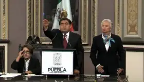 Asume Miguel Barbosa como gobernador de Puebla