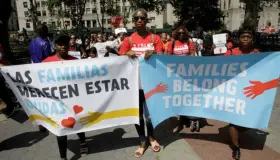 Continúa separación de niños y padres