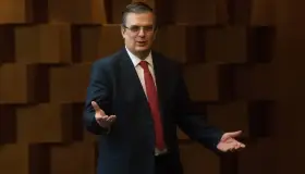 Ebrard atenderá en Cd. Juárez emergencia por tiroteo en Texas