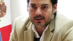 Cumple Alcalde a los policías