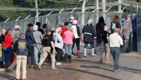 SRE solicita lista de mexicanos detenidos en redada de Misisipi