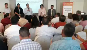 Capacitan a docentes de SLRC