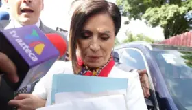 Rosario Robles arriba al Reclusorio Sur para audiencia