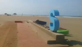 Así castigan a joven que vandalizó letras turísticas