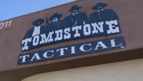 Tienda de armas en Arizona desata polémica por promoción