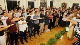 Toma Gobernadora protesta a Comité Estatal de la Juventud