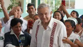 López Obrador ordena a IMSS tener listo nuevo salario del personal