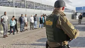 Buscan abrir centro de detención