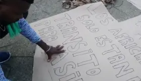 Africanos en Chiapas piden los dejen avanzar a EU, marchan hoy