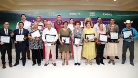 Reconoce DIF-Sonora a los adultos