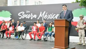 Inicia Mes de la Patria con honores a héroes mexicanos